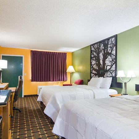 Americas Best Value Inn Darien Bagian luar foto