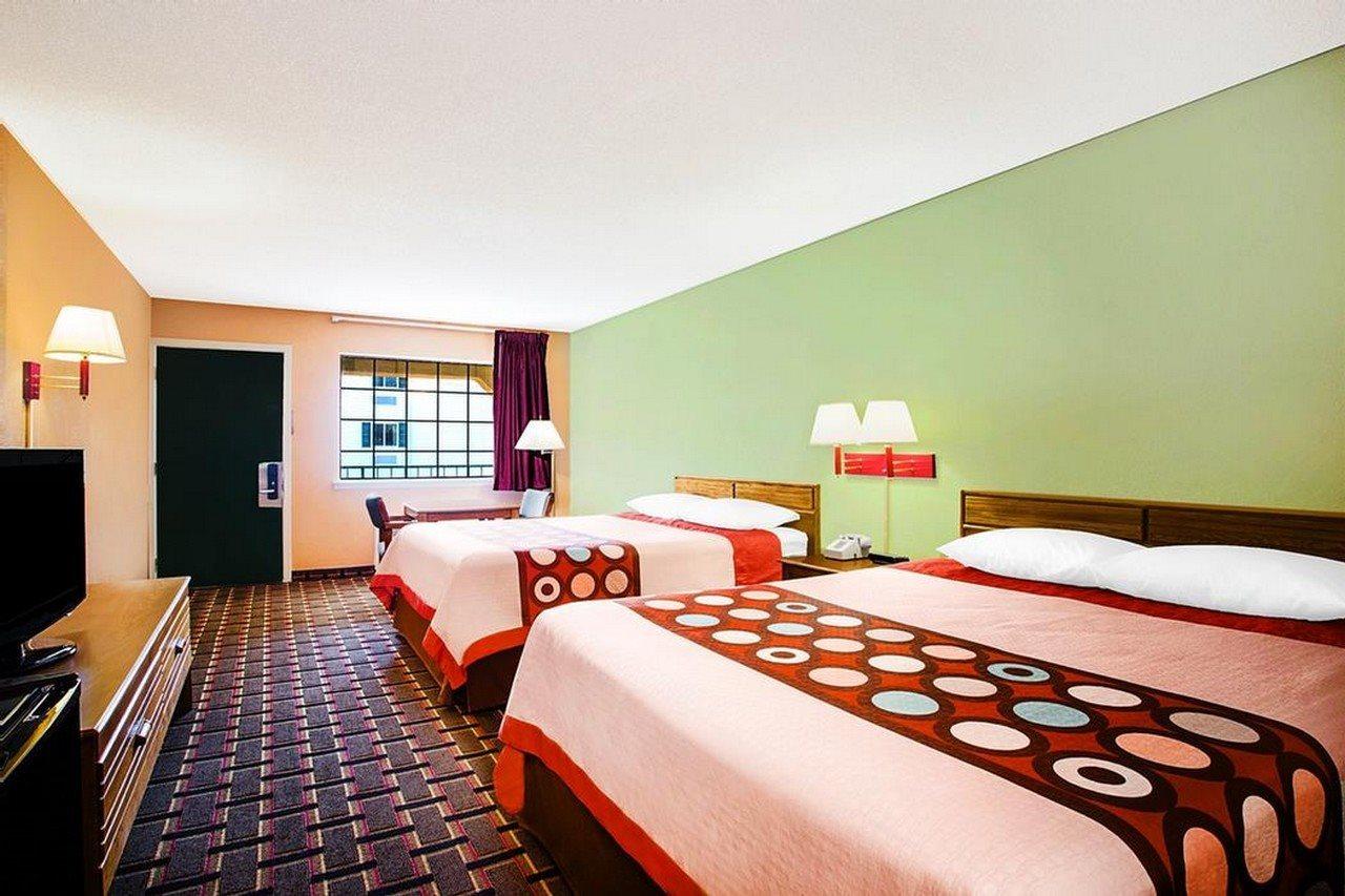 Americas Best Value Inn Darien Bagian luar foto