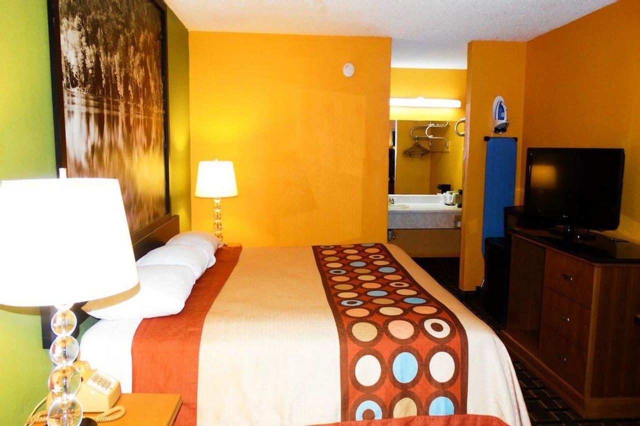 Americas Best Value Inn Darien Bagian luar foto