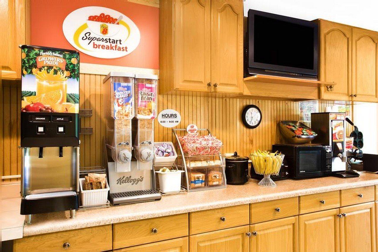 Americas Best Value Inn Darien Bagian luar foto