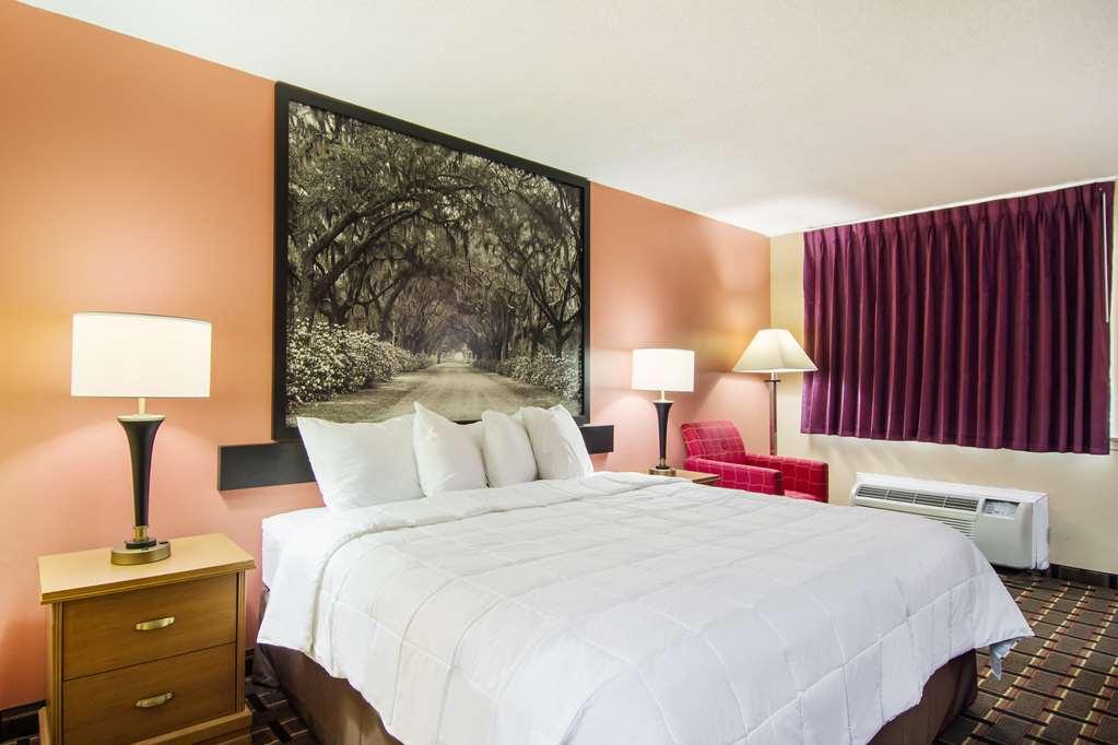 Americas Best Value Inn Darien Ruang foto
