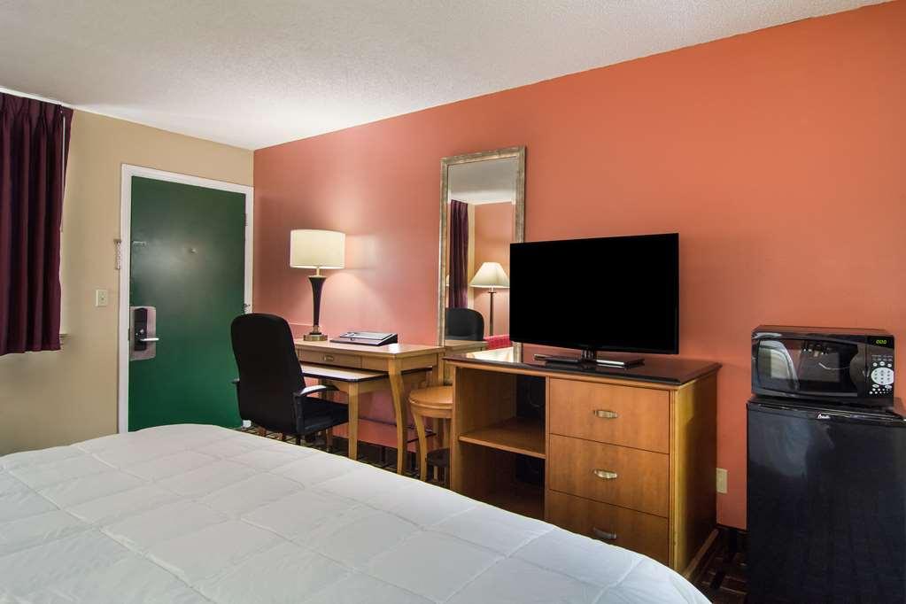 Americas Best Value Inn Darien Ruang foto
