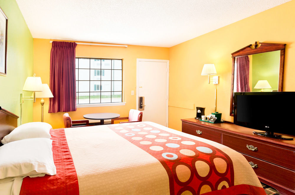 Americas Best Value Inn Darien Bagian luar foto