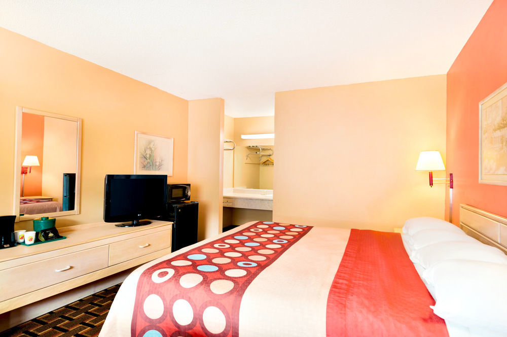 Americas Best Value Inn Darien Bagian luar foto