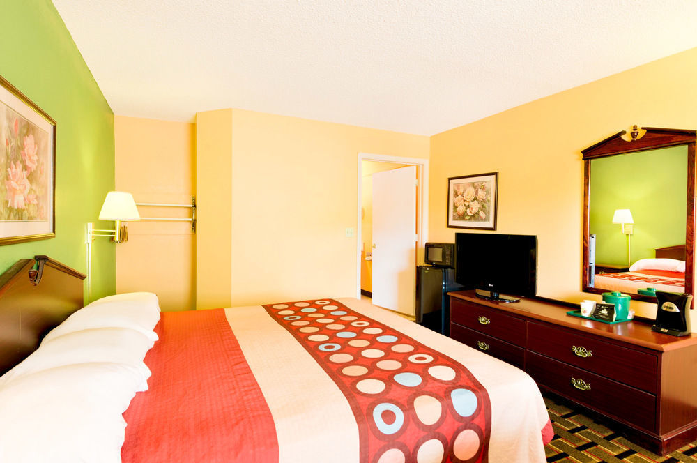 Americas Best Value Inn Darien Bagian luar foto