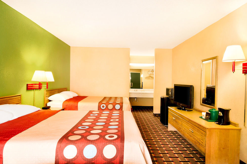 Americas Best Value Inn Darien Bagian luar foto