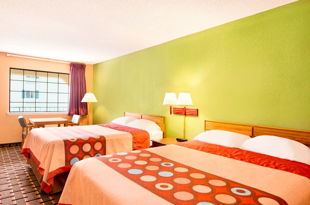 Americas Best Value Inn Darien Bagian luar foto