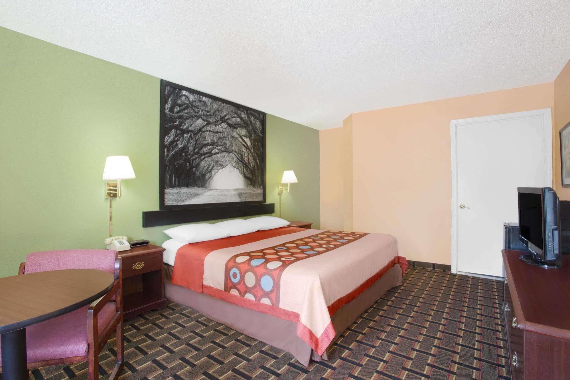 Americas Best Value Inn Darien Bagian luar foto