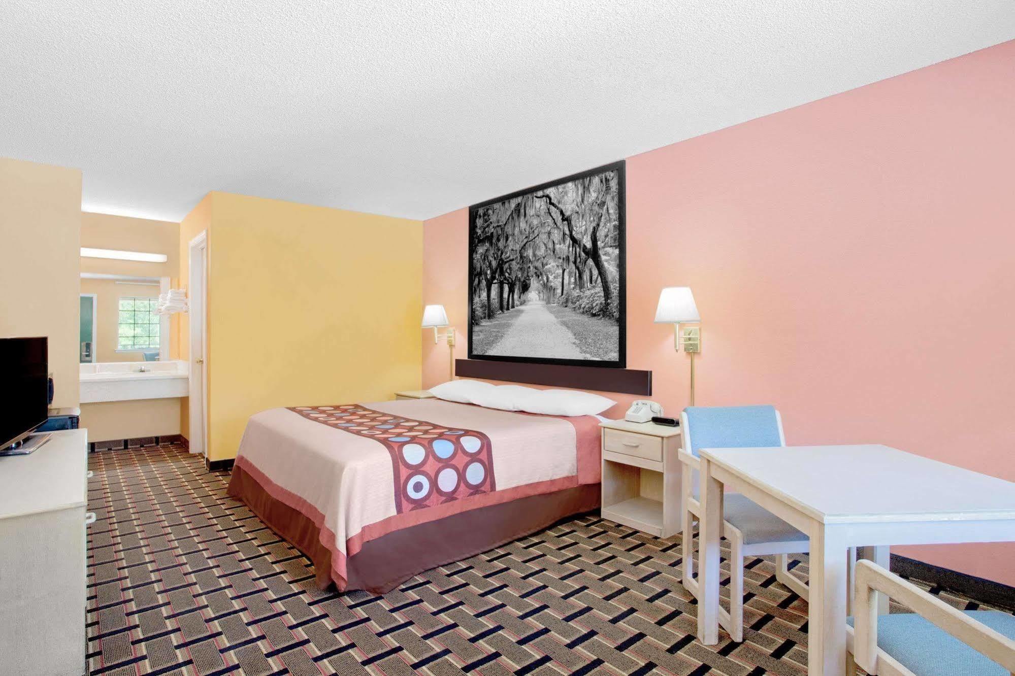 Americas Best Value Inn Darien Bagian luar foto