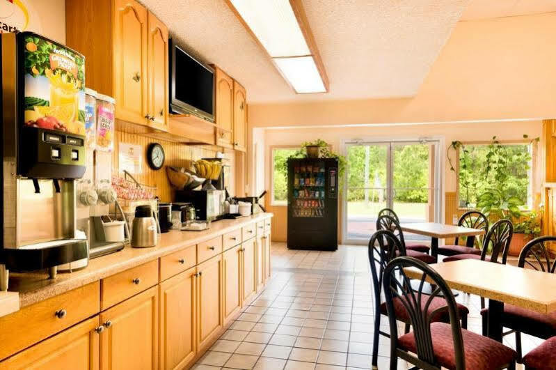 Americas Best Value Inn Darien Bagian luar foto