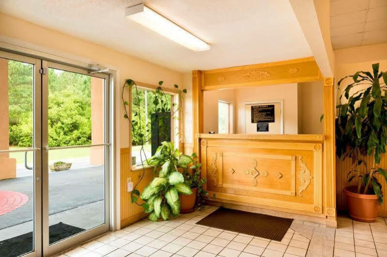 Americas Best Value Inn Darien Bagian luar foto