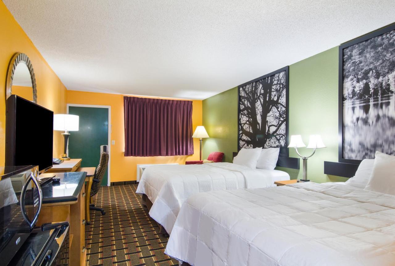 Americas Best Value Inn Darien Bagian luar foto