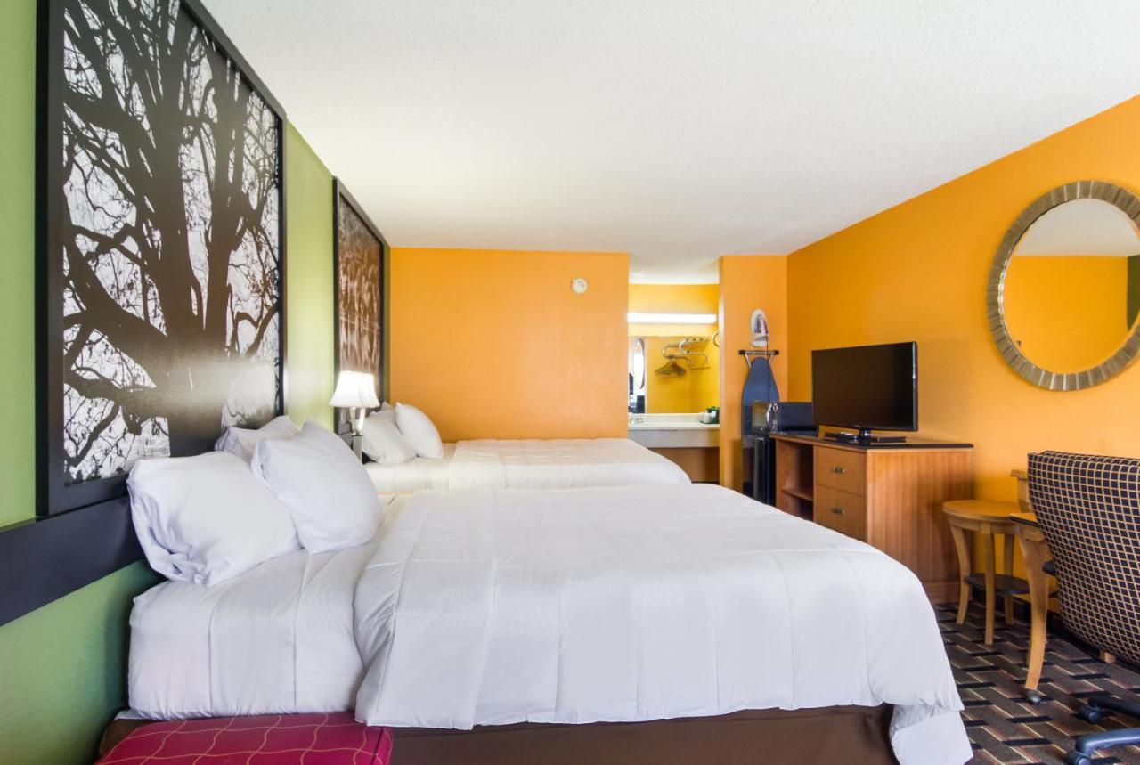 Americas Best Value Inn Darien Bagian luar foto