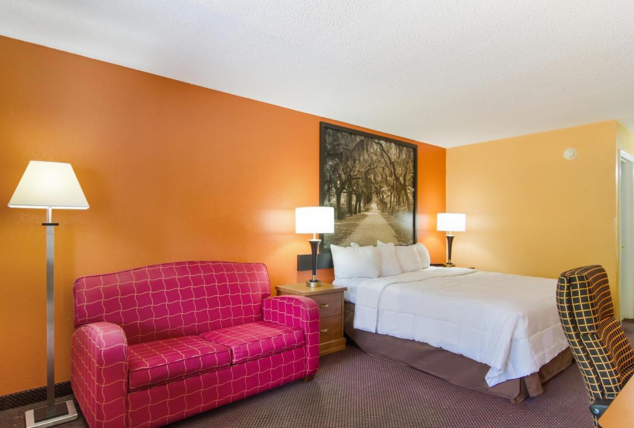 Americas Best Value Inn Darien Bagian luar foto
