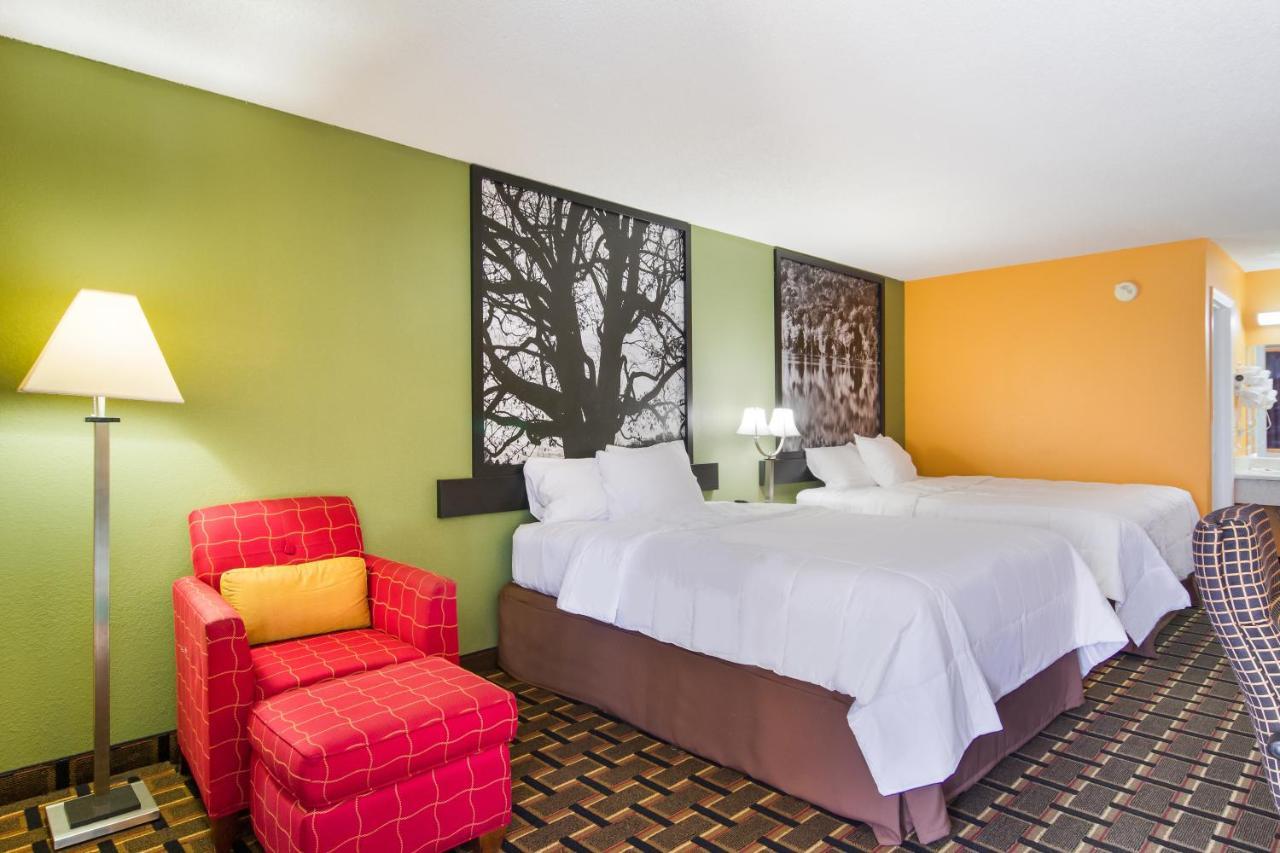 Americas Best Value Inn Darien Bagian luar foto