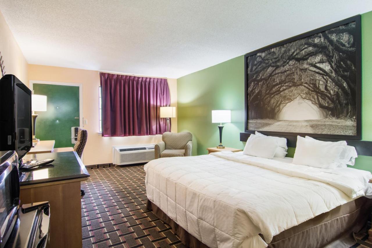 Americas Best Value Inn Darien Bagian luar foto